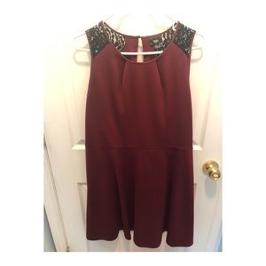 Women’s Lace Shoulder Dress